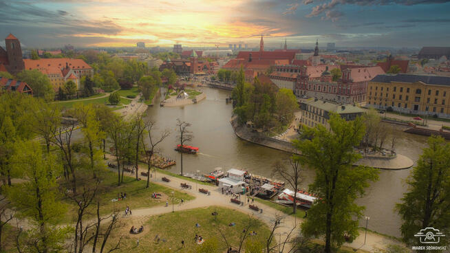 Zdjęcia film z drona usługi dronem operator drona