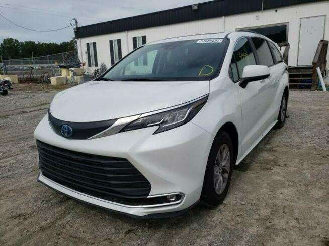Toyota Sienna 2022, 2.5L, od ubezpieczalni