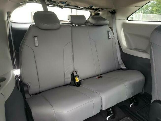 Toyota Sienna 2022, 2.5L, od ubezpieczalni