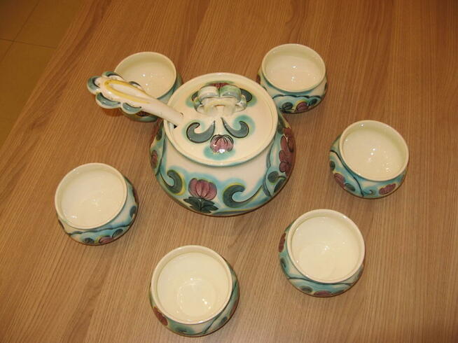 Zestaw naczyń z fajansu