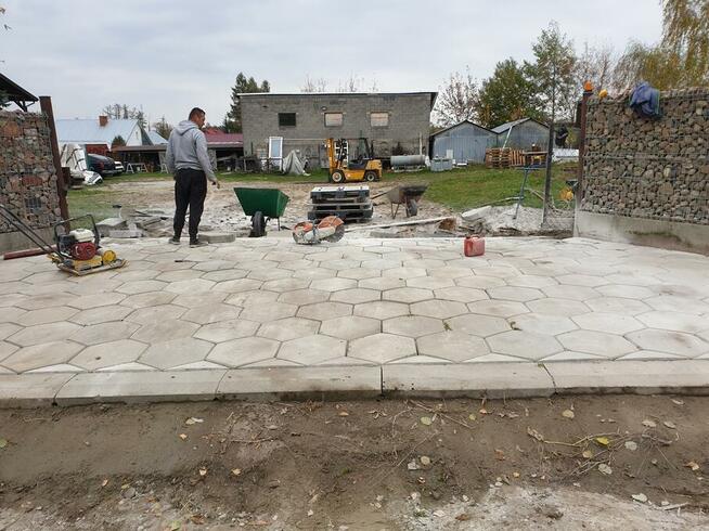 Układanie kostki brukowej