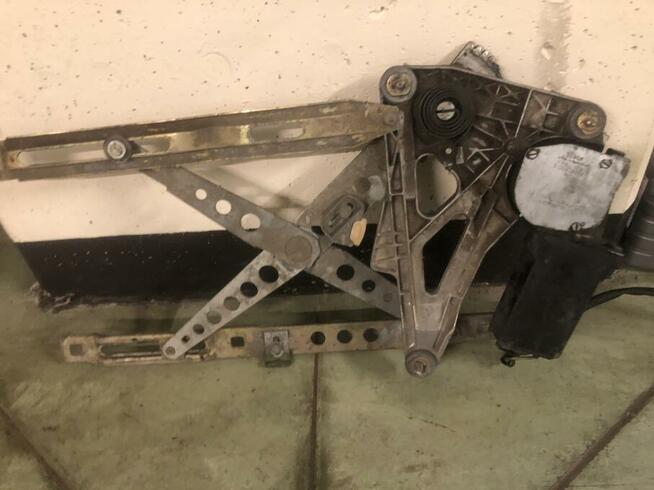 Podnośnik szyby lewy przód Mercedes 126sec