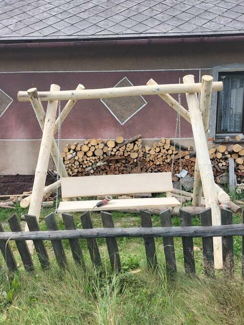 Huśtawka ogrodowa drewniana