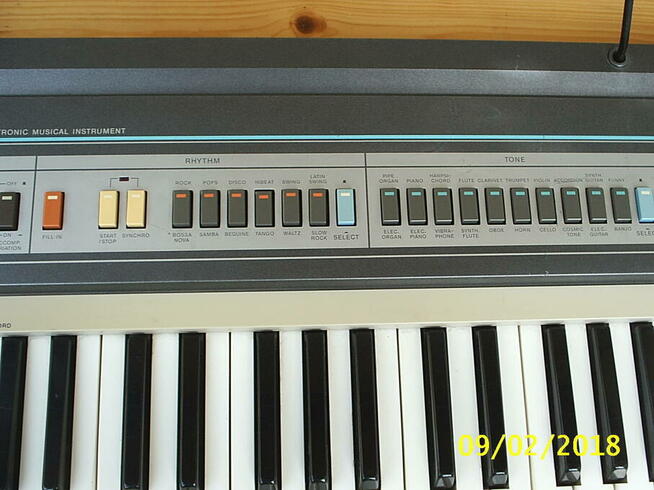 Pradawny Casio Casiotone CT-605 z osprzętem, rocznik 1983