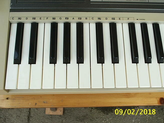 Pradawny Casio Casiotone CT-605 z osprzętem, rocznik 1983