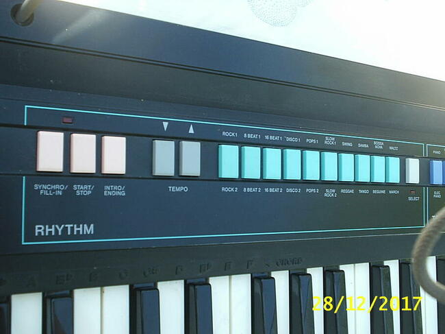 Pradawny Casio Casiotone CT-380 z osprzętem, rocznik 1983