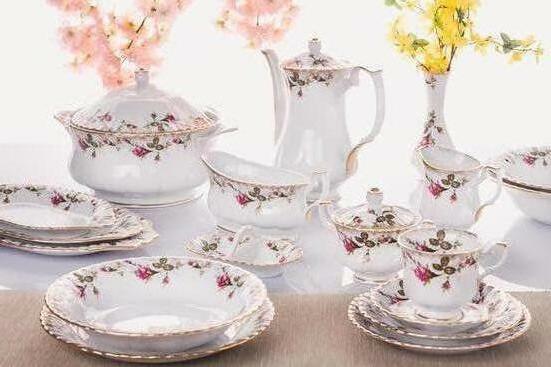 Sprzedam serwis obiadowy, kawowy Złota Róża