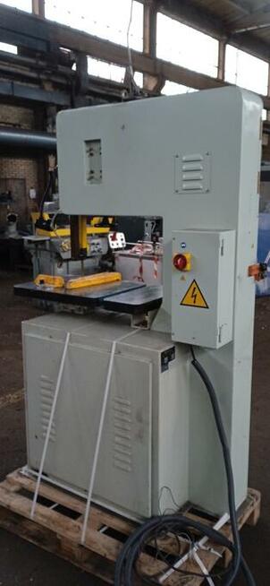 Pionowa przecinarka taśmowa BERNARDO VMS 610