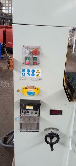 Pionowa przecinarka taśmowa BERNARDO VMS 610