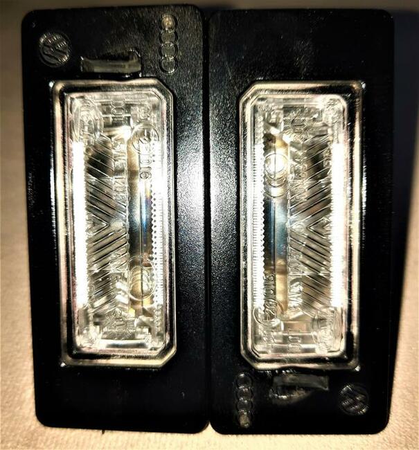 Sprzedam oryginalne lampki do Audi A4 B8 ośw. rejestracji