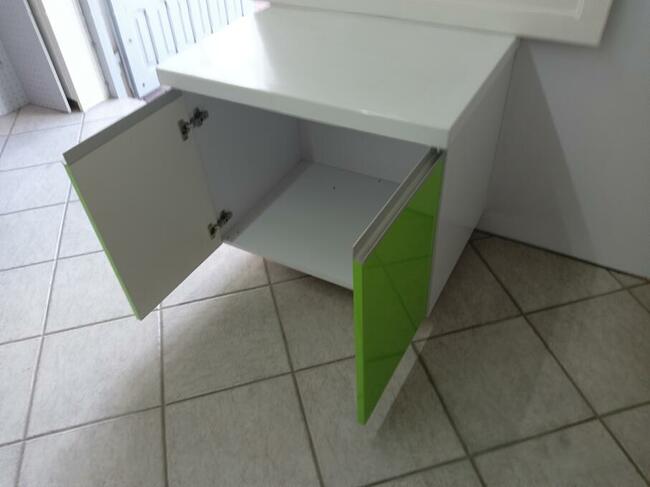 Szafka łazienkowa pod umywalkę z ekspozycji.