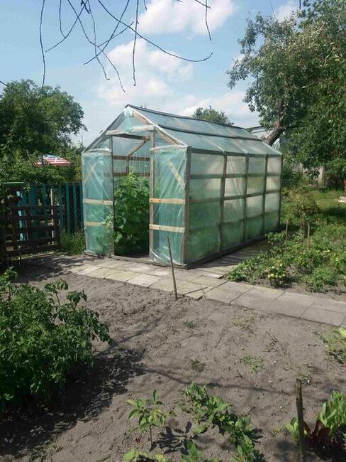 SPRZEDAM DZIAŁKA ROD ROBOTNIK