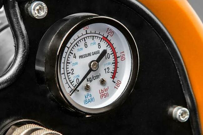 Kompresor Olejowy Pionowy 40l 8BAR /NEO TOOLS/ 1,5kW - 184l/