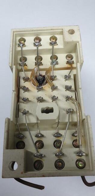 Przekaźnik R15 4PDT 10A 250 AC 50Hz