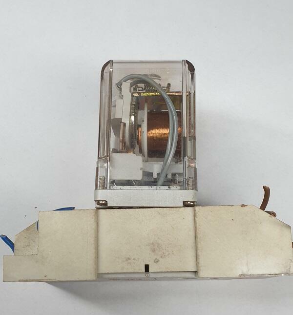 Przekaźnik R15 4PDT 10A 250 AC 50Hz