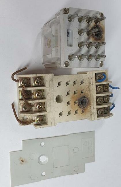 Przekaźnik R15 4PDT 10A 250 AC 50Hz