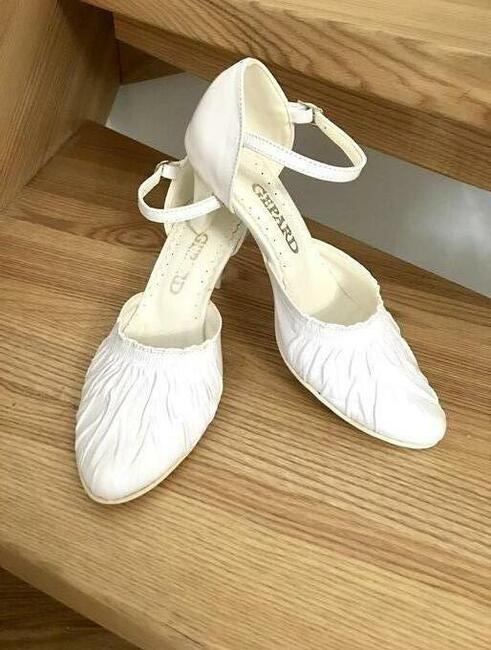 Nietuzinkowa suknia ślubna z gratisami