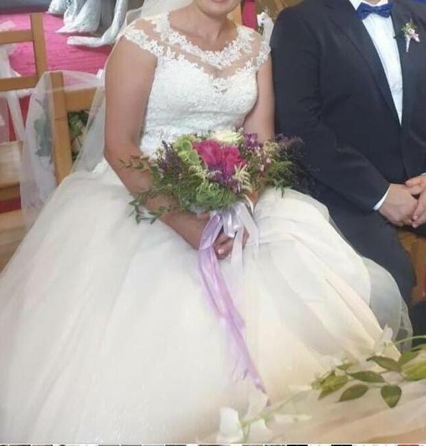 Nietuzinkowa suknia ślubna z gratisami