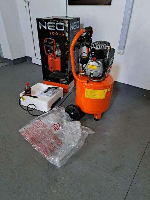 Kompresor Olejowy 40l 8BAR /NEO TOOLS/ 1,5kW - 184l/