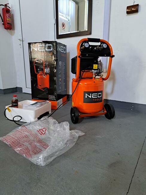 Kompresor Olejowy 40l 8BAR /NEO TOOLS/ 1,5kW - 184l/