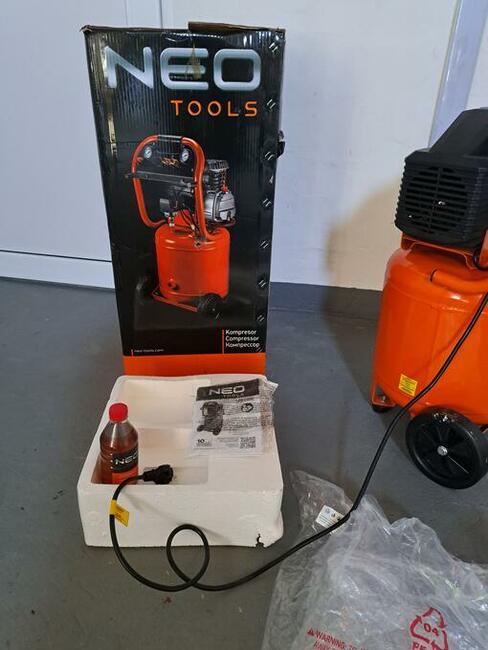 Kompresor Olejowy 40l 8BAR /NEO TOOLS/ 1,5kW - 184l/