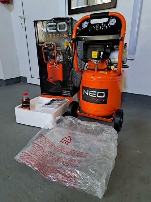 Kompresor Olejowy 40l 8BAR /NEO TOOLS/ 1,5kW - 184l/