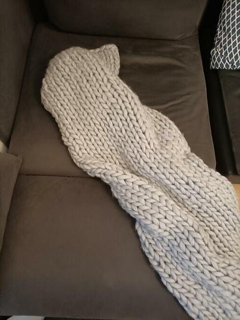 Pled szary o grubym splocie