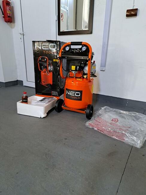 Kompresor Olejowy 40l 8BAR /NEO TOOLS/ 1,5kW - 184l/