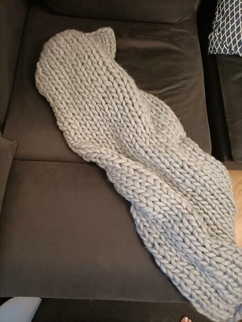 Pled szary o grubym splocie