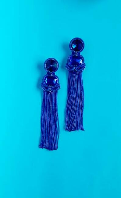 Długie niebieskie kolczyki sutasz z frędzlami
