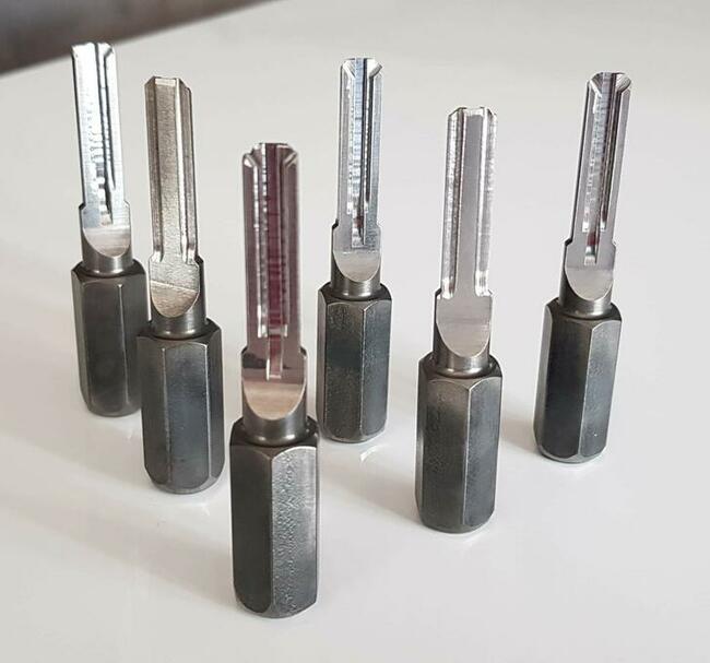 Klucz Łamak - X+ , Amparo , sheld , solid , bordo, rtilock