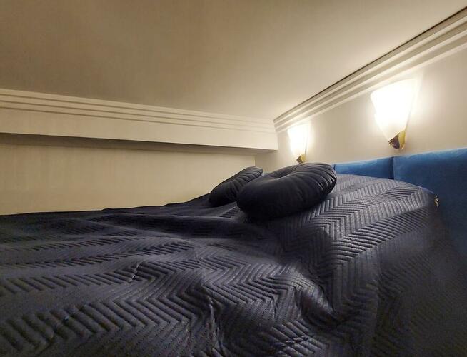 Kamienica Ząbkowska 37 - Koneser studio z antresolą w pełni