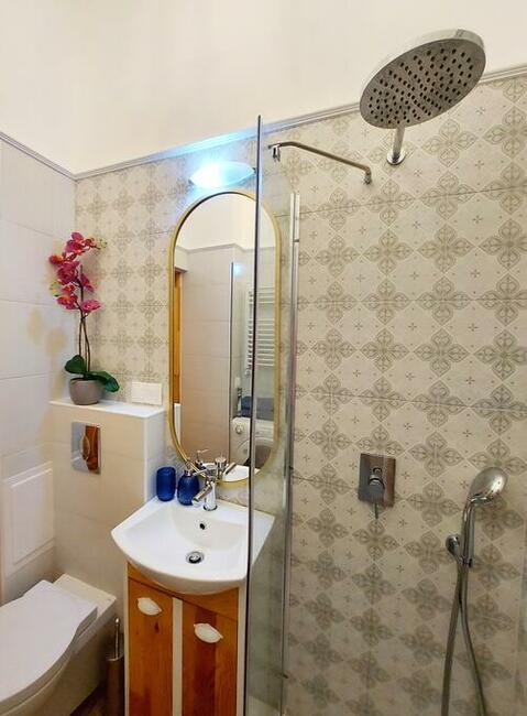 Kamienica Ząbkowska 37 - Koneser studio z antresolą w pełni