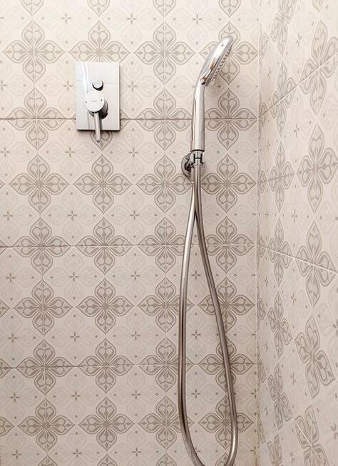 Kamienica Ząbkowska 37 - Koneser studio z antresolą w pełni