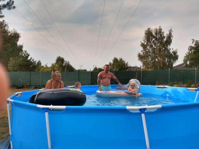 Duży basen ogrodowy