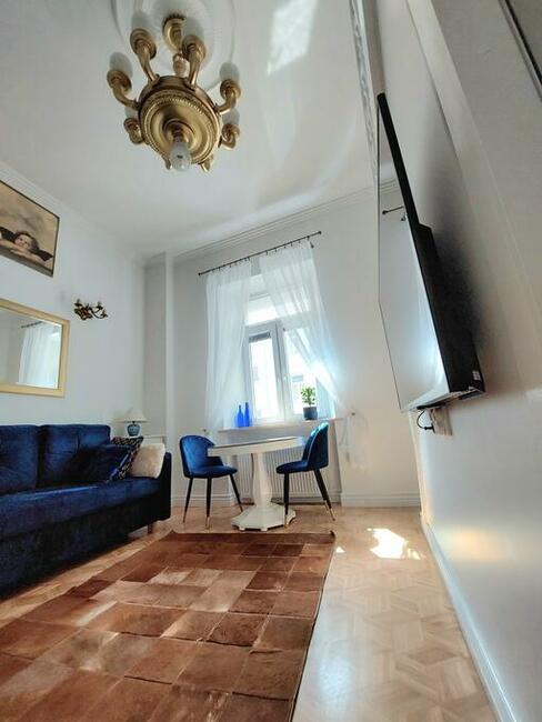 Kamienica Ząbkowska 37 - Koneser studio z antresolą w pełni