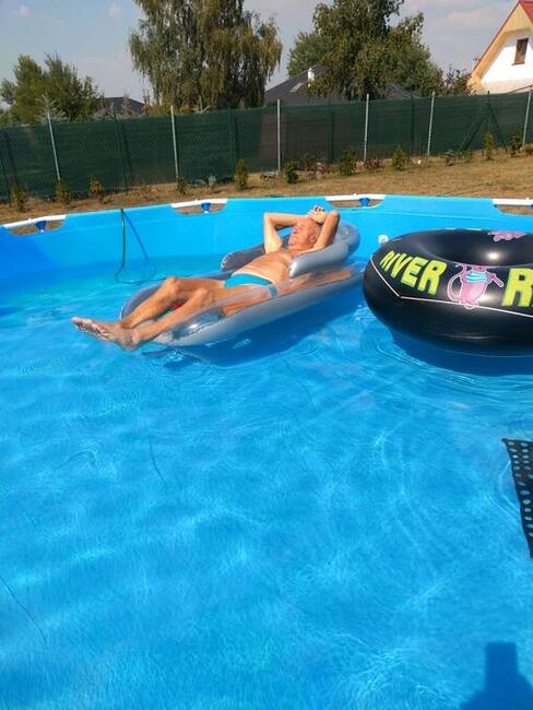 Duży basen ogrodowy