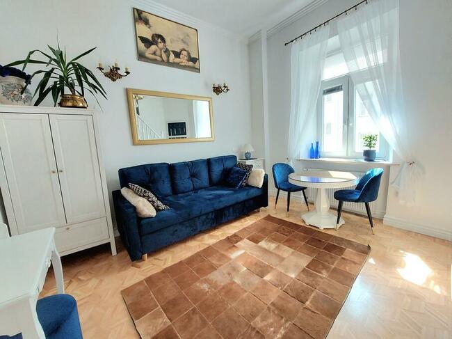 Kamienica Ząbkowska 37 - Koneser studio z antresolą w pełni