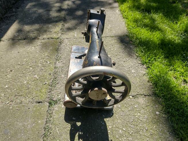 Góra singierki maszyny da szycia bez podstawy