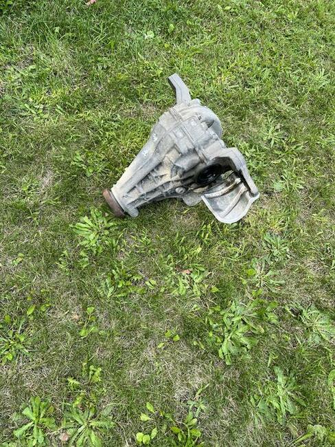 Mechanizm różnicowy tylny tył most dyferencjał macan 95b 2.0