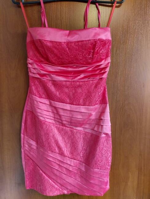 Sukienki młodzieżowe