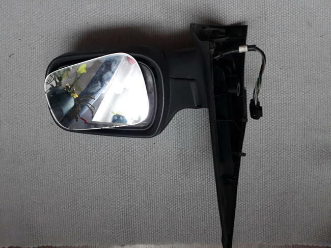 sprzedam części lusterek do Ford Fusion
