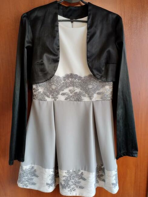 Sukienki młodzieżowe