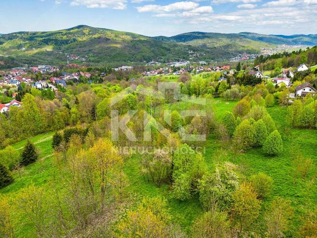Duża działka na obrzeżach miasta