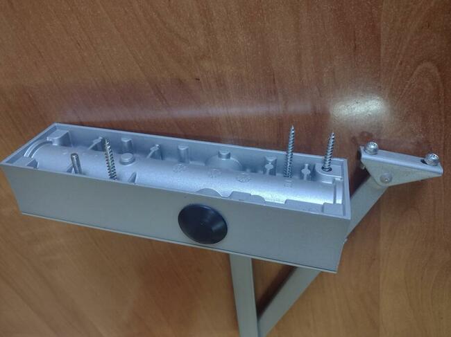 Samozamykacz TS 2000 V GEZE z ramieniem standard, srebrny –