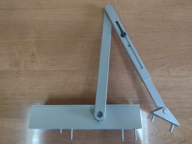 Samozamykacz TS 2000 V GEZE z ramieniem standard, srebrny –