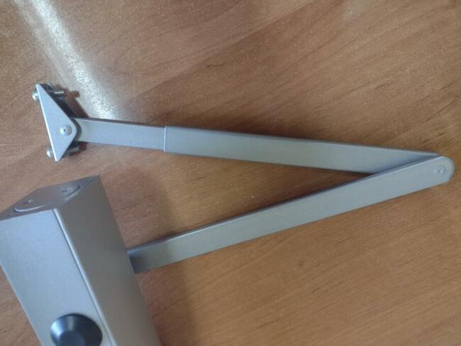 Samozamykacz TS 2000 V GEZE z ramieniem standard, srebrny –