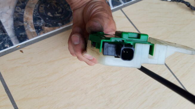 kia ceed III siłownik z linką klapki wlewu paliwa