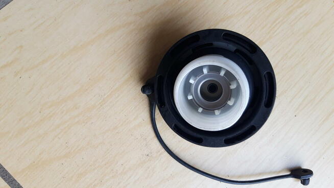 Kia Ceed III korek wlewu paliwa diesel