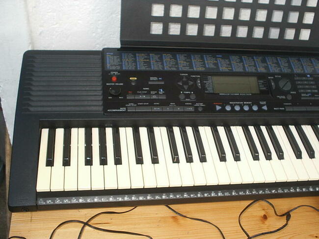 Keyboard Yamaha PSR-320 z osprzętem, klawiatura dynamiczna